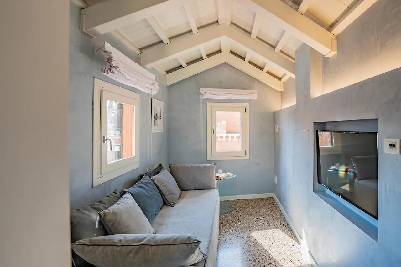 Apartment Dimora Sant'Andrea Canal View Venice
