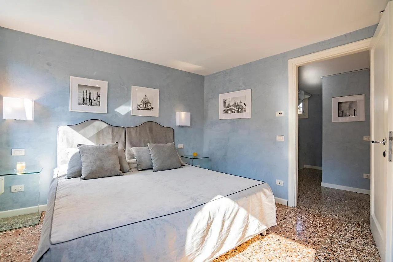 Apartment Dimora Sant'Andrea Canal View Venice Italy